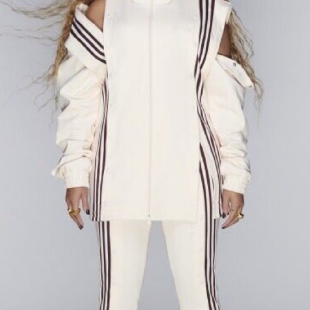 Ivy Park/Adidas - Picture 3 of 16